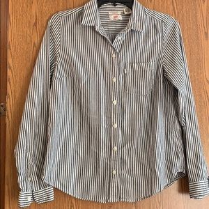 Womens Levis button up coller shirt